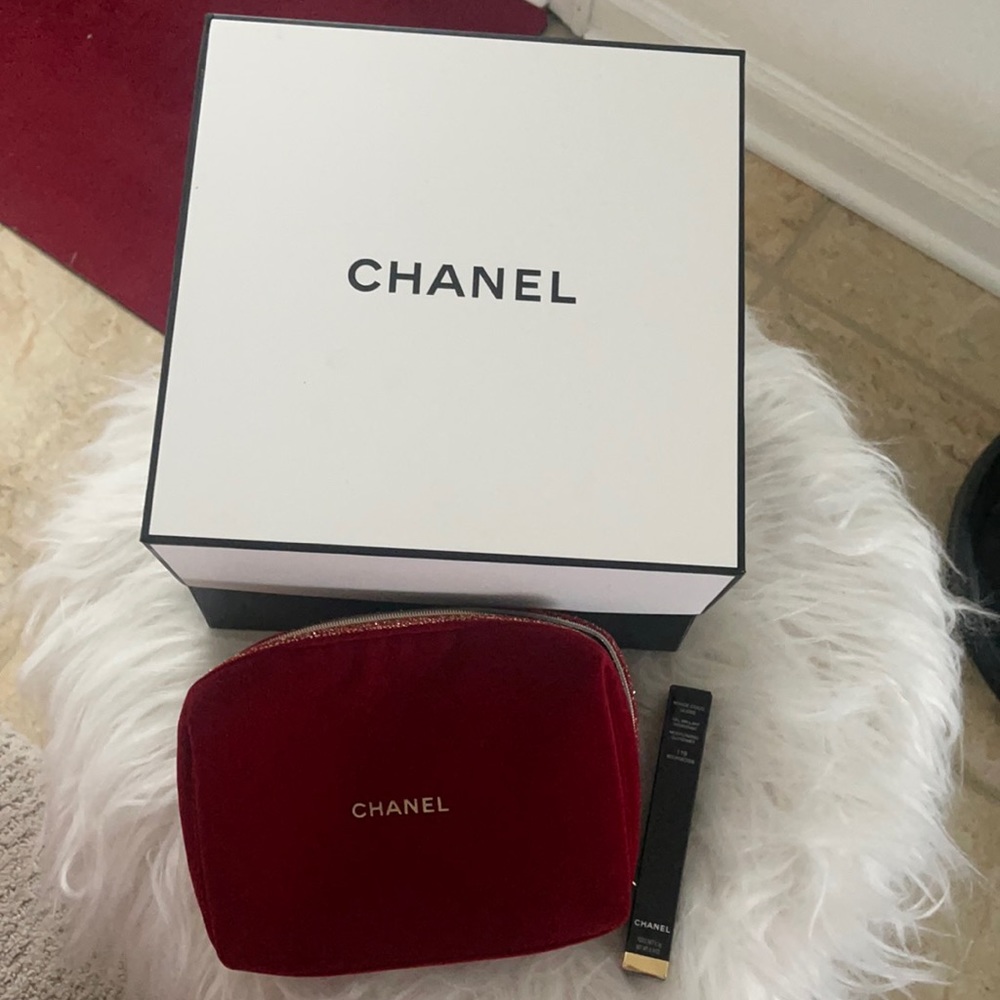Chanel pouch in red and rouge coco gloss